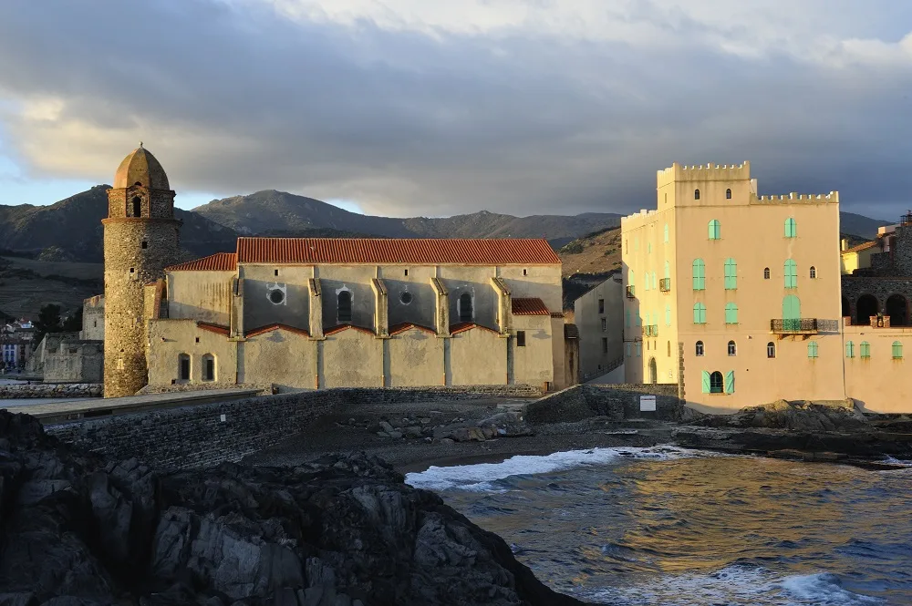 -les-sites-a-ne-pas-manquer-eglise-notre-dame-des-anges-collioure-